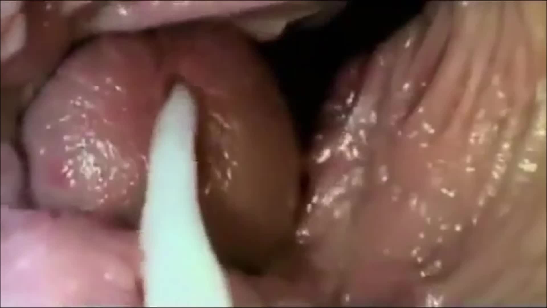Умелый язык мужика в вагине гиф