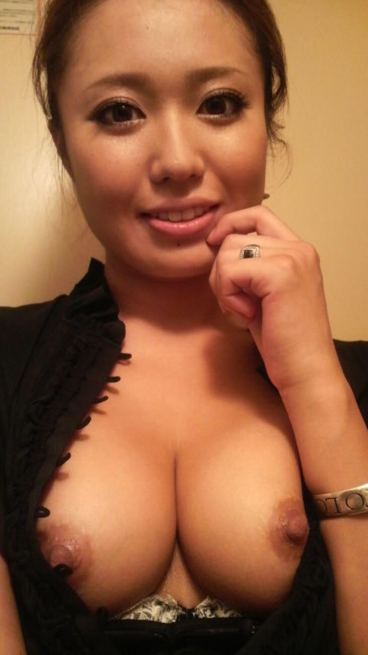 Hot asian nude selfie