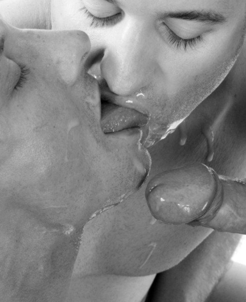 целуются бабы со спермой во рту фото 43