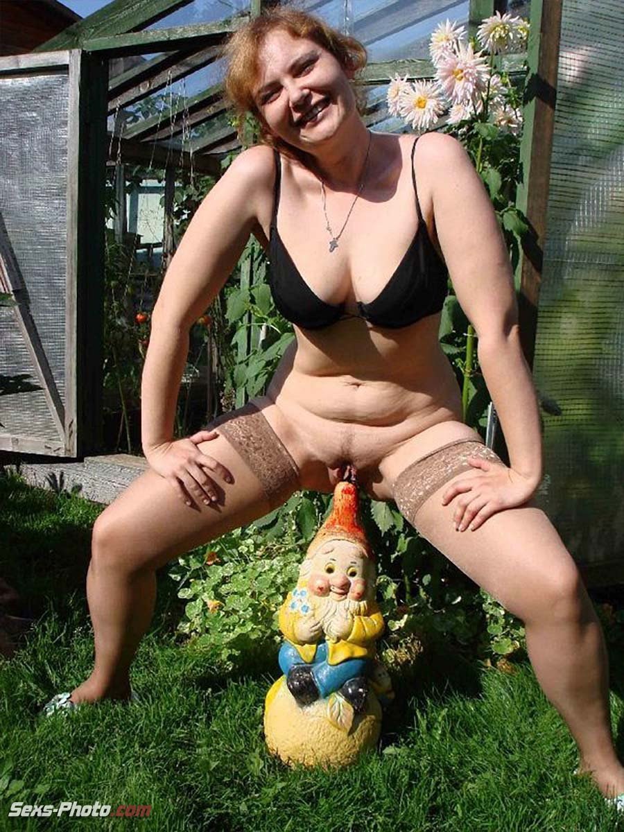 жена голая на даче порно фото фото 30