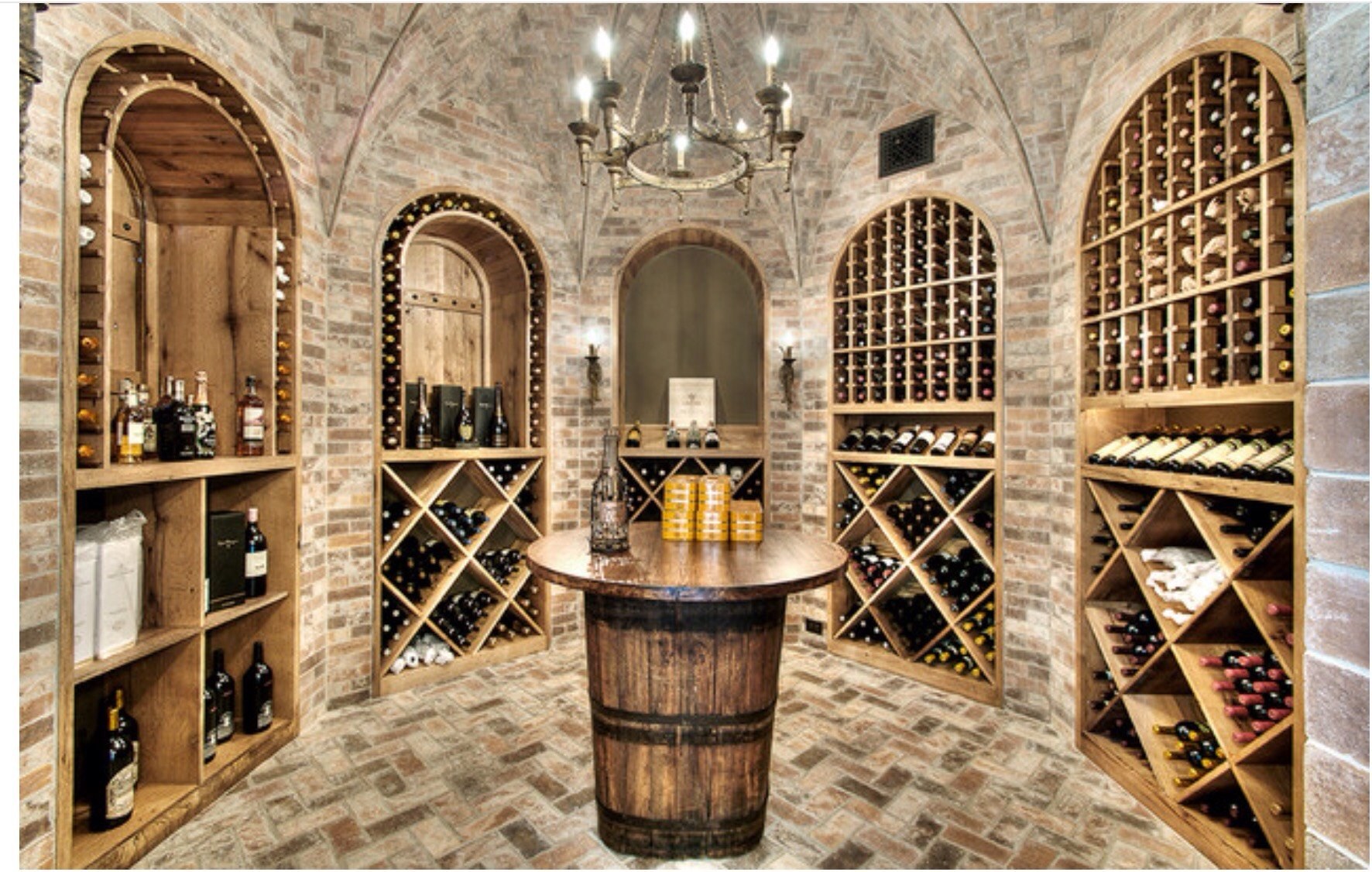 Винный дом. Замок Карлштейн винный погреб. Винный погребок вино Wine Cellar. Погреб винный полузаглубленный. Винный погреб Мрия.