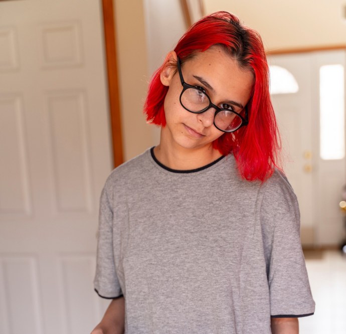 Алена Водонаева с розовыми волосами