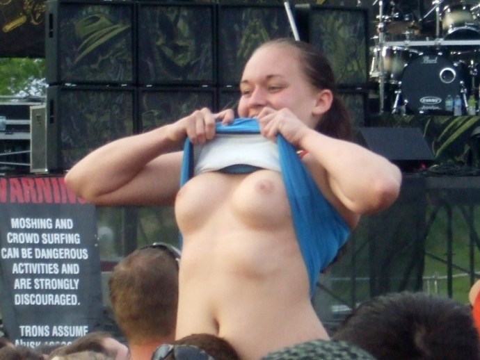 Большие упругие сиськи downblouse