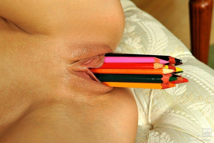 Как засунуть карандаш в пизду фото
