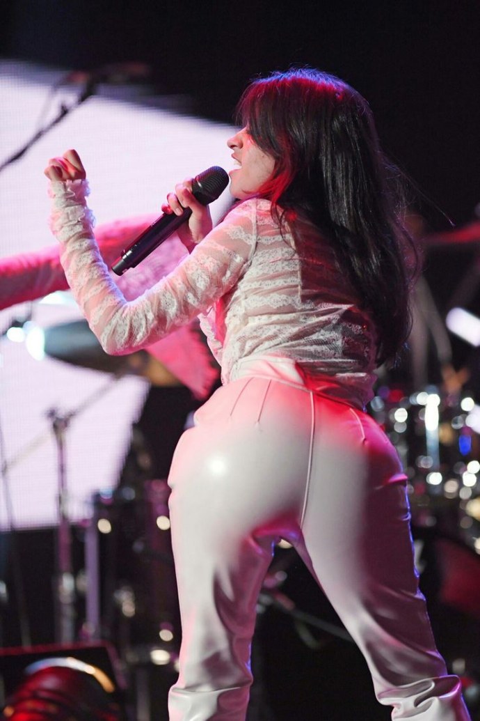 Камила Кабелло попа