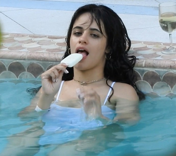 Камила Кабелло в бикини