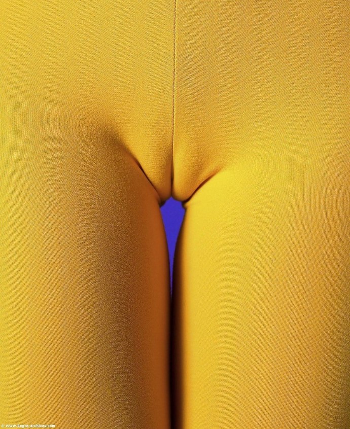 Пухлая писечка в трусиках