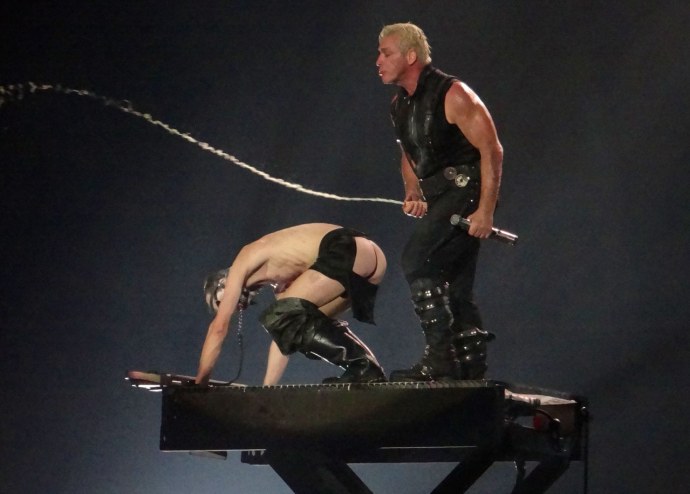 Член Линдемана порноклип