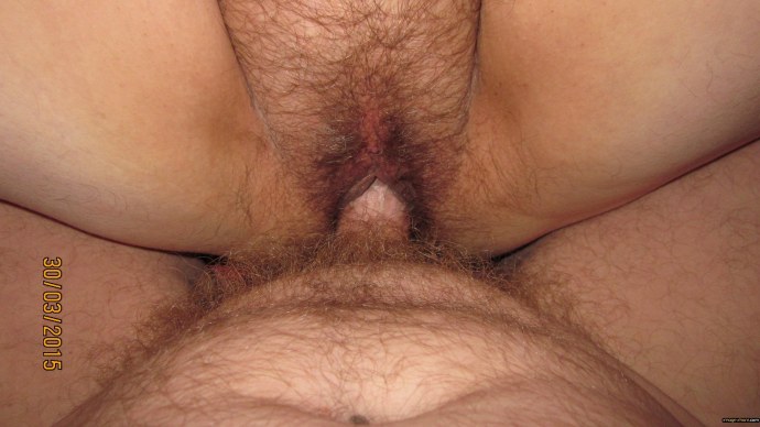 Волосатая киска зрелой жены