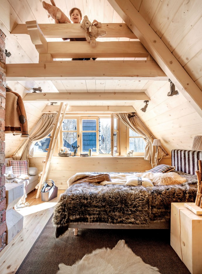 Мансарда под двускатной крышей