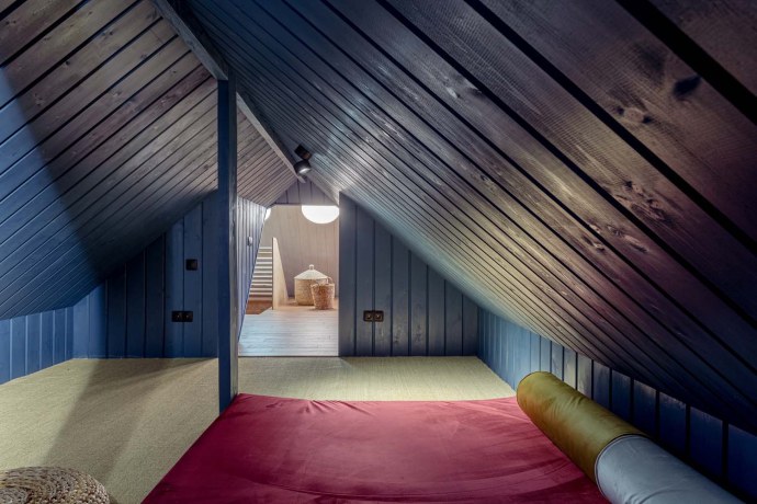 Окно Дормер в ломаной мансарде