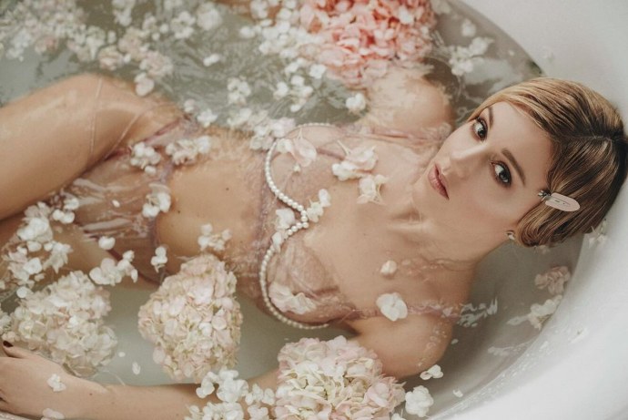 Юлианна Караулова горя