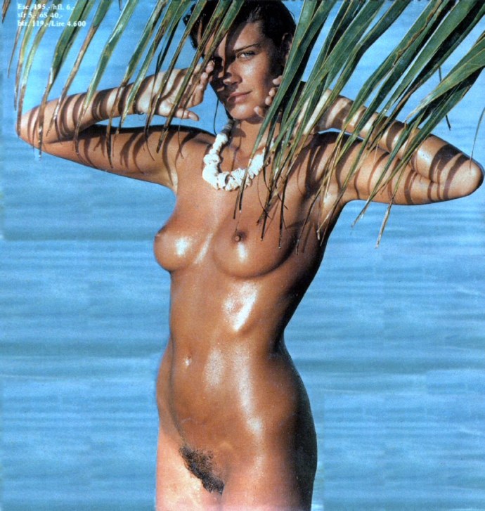 Голая Коринна Харни / Corinna Harney