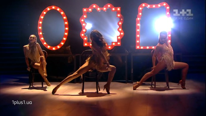 Шоу танцы Мишель танцует