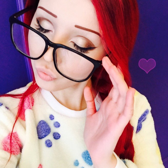 Анастасия Шпагина в очках
