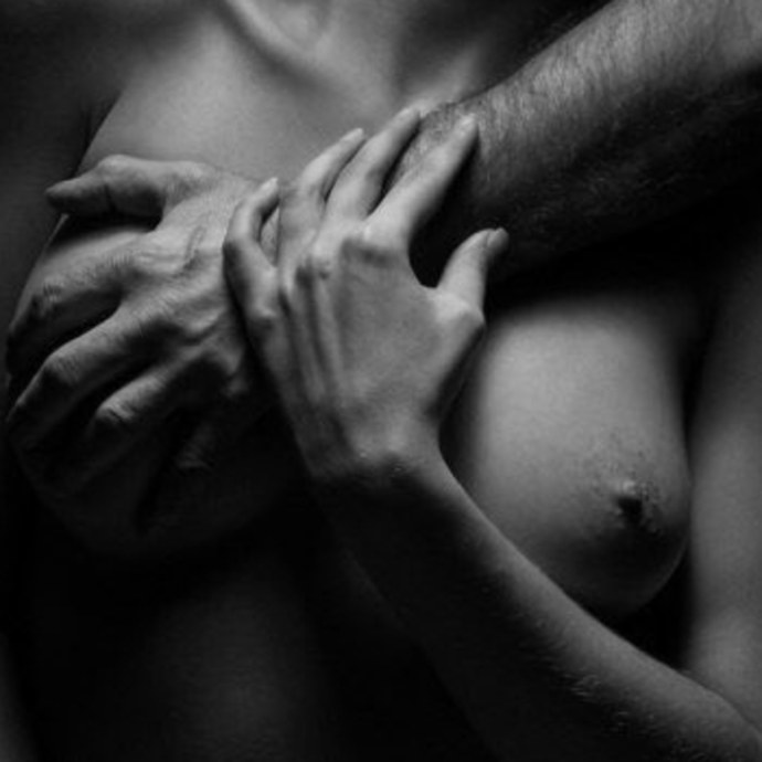 Трах красотки на спине