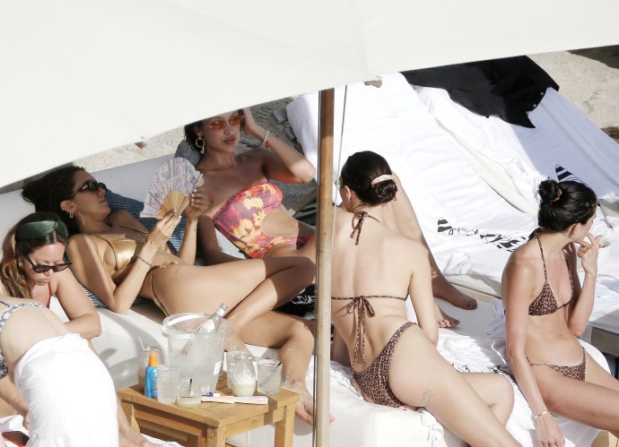 Алия Хадид хардкор Гангбанг