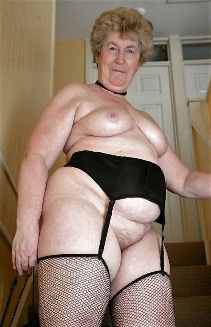 Голые старушки в панталонах