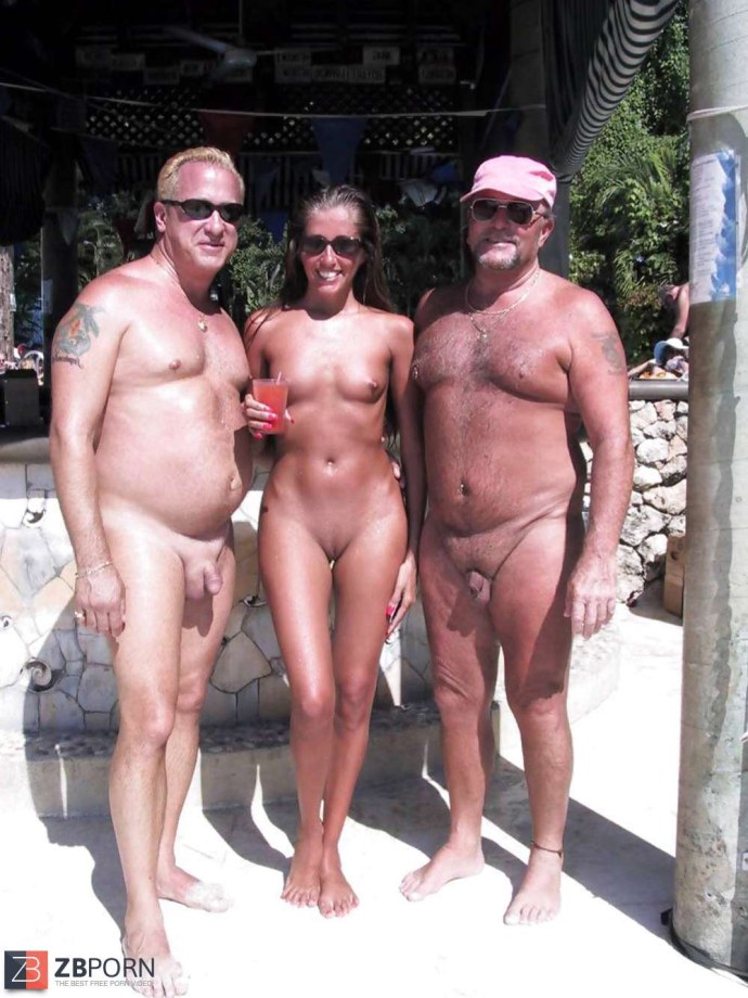 Голые толстые парни на пляже