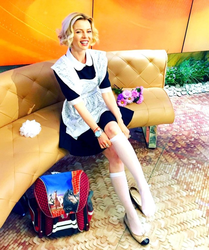 Елена Николаева босиком