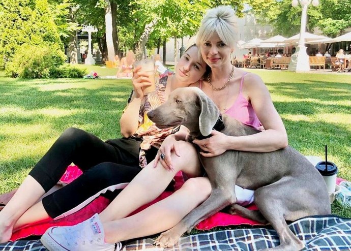 Ведущая Елена Николаева в купальнике