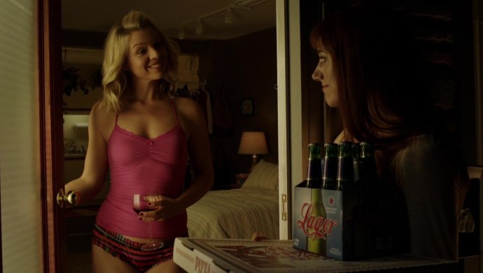 Голая киска Эли Лартер