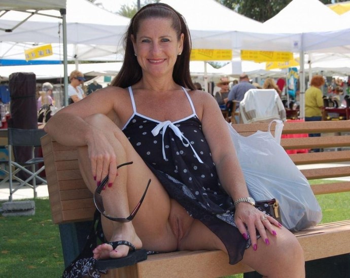 Волосатые киски под юбкой