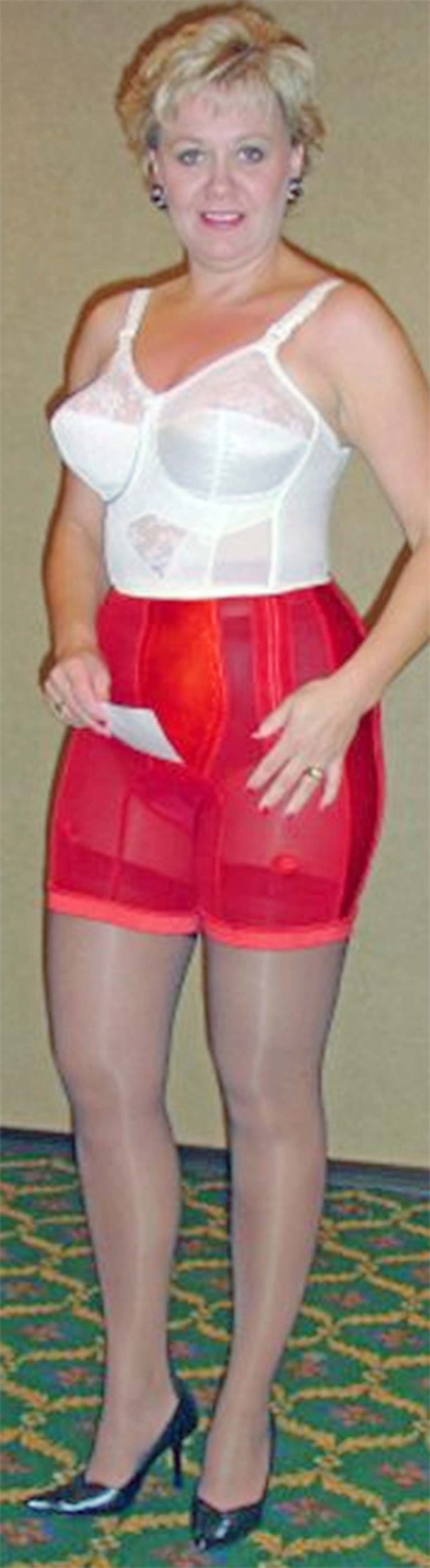 Пожилые женщины в панталонах