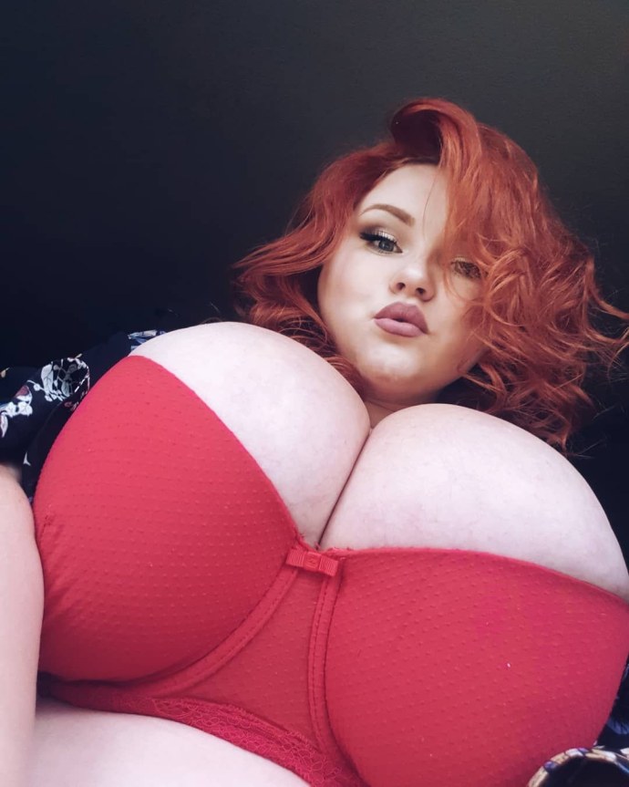 Модель плюс сайз Бобби Джо