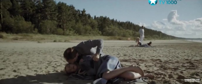 Голая Юлия Снигирь в кровавой барыне