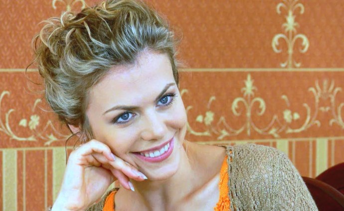 Эммануэль Беар в фильме налево от лифта