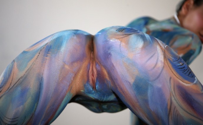 Бодиарт на женской промежности