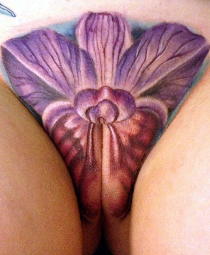 Бодиарт на интимных местах девушек