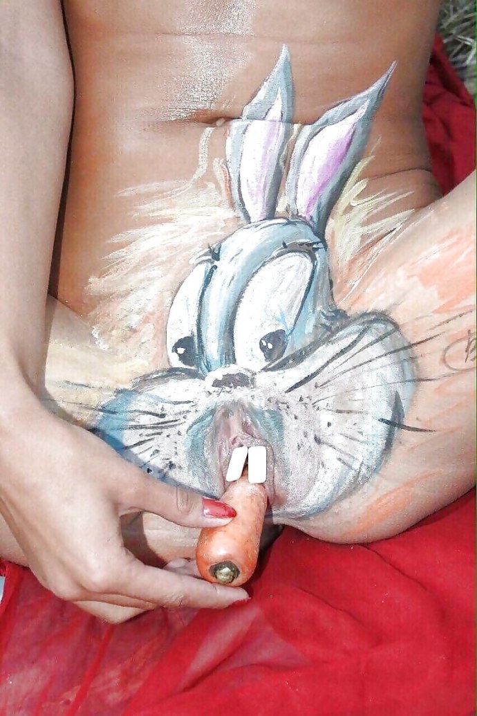 Бодиарт на женских гениталиях