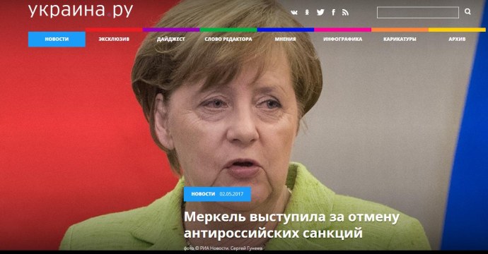 Ангела Меркель сидит