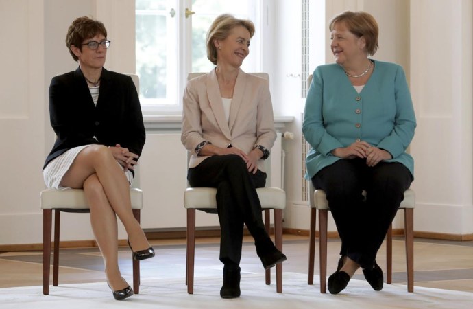 Ангела Меркель нудистка