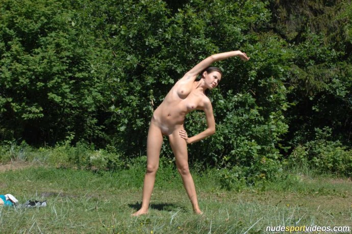 Эро гимнастки на природе