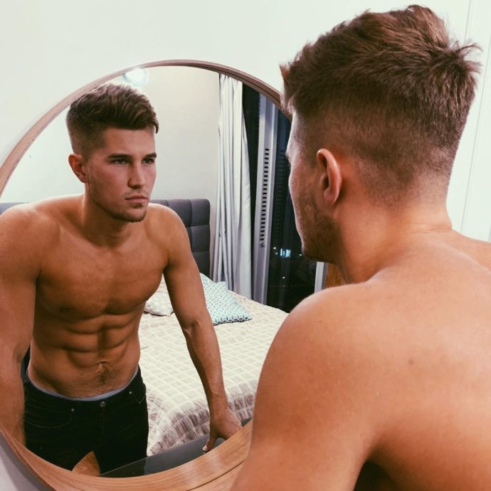 Роман Гриценко голый