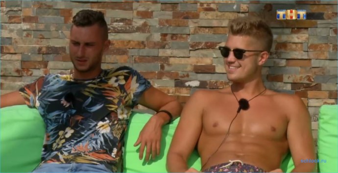 Алексей Безус в трусах