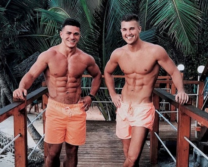 Роман Гриценко голый