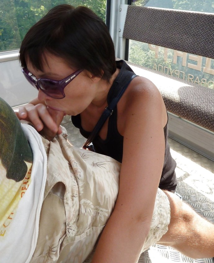 Отсосала в общественном транспорте