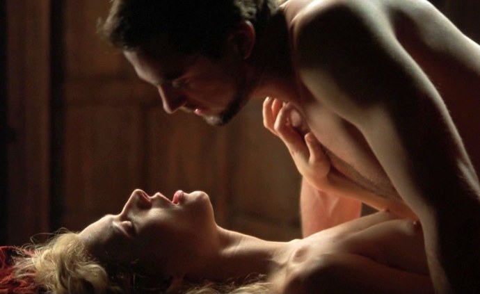 Гвинет Пэлтроу без трусиков