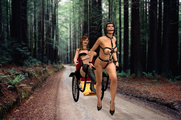 Голая женщина запряжена в тележку