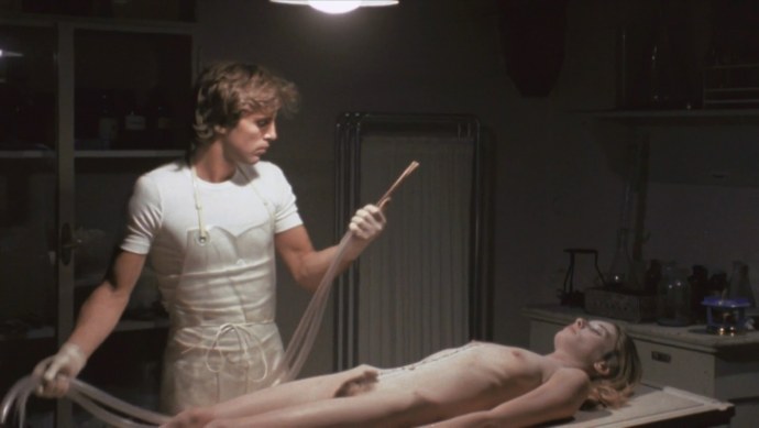 Голая грудь Чинция Монреале