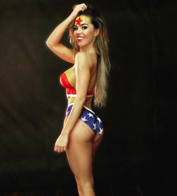 Карина Зверева однажды в России горячие