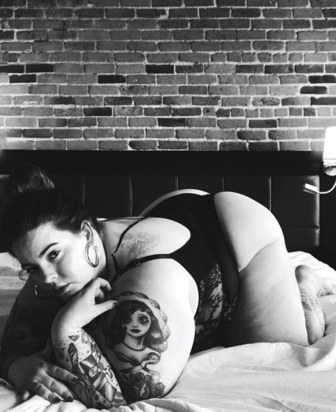 Джанет Мейсон и тара Холидей xxx