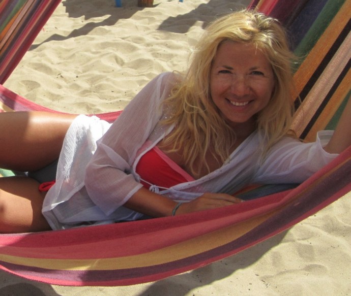 Тоня Худякова в купальнике