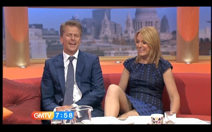 Ведущая без Нижнего белья