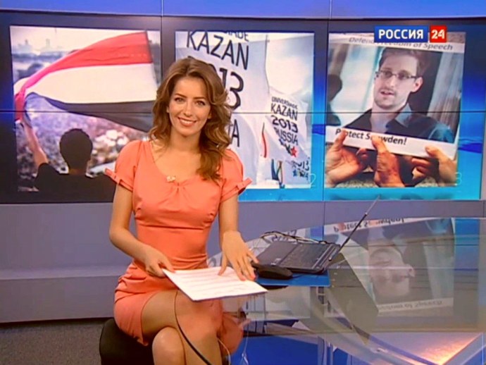 Ведущая Татьяна Столярова в купальнике