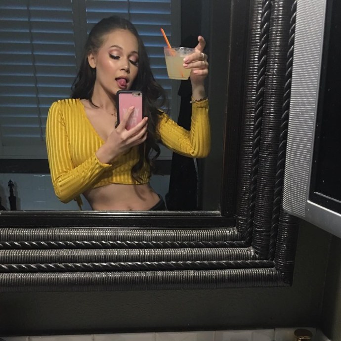 Келли Берглунд и ее парень